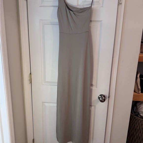 Erla Cutout Maxi Dress in Light Grey
superdown - Picture 5 of 6